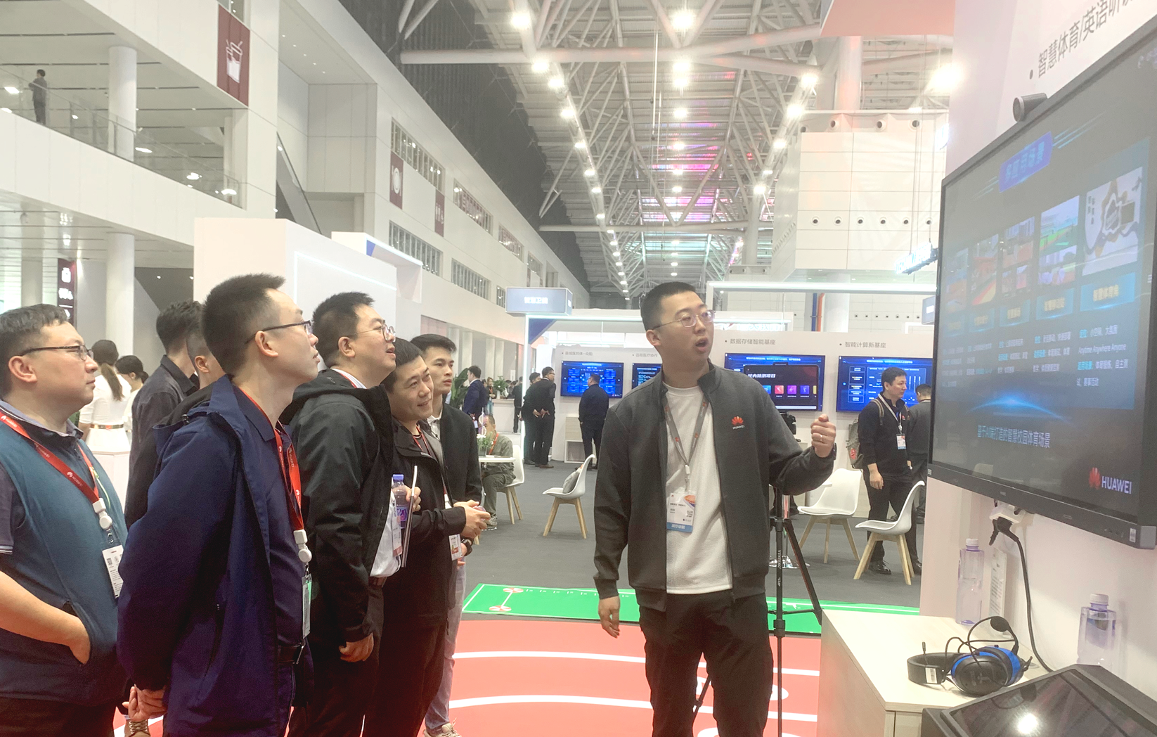 1710574460311654.png 体育教育02-华为峰会-展示区.png